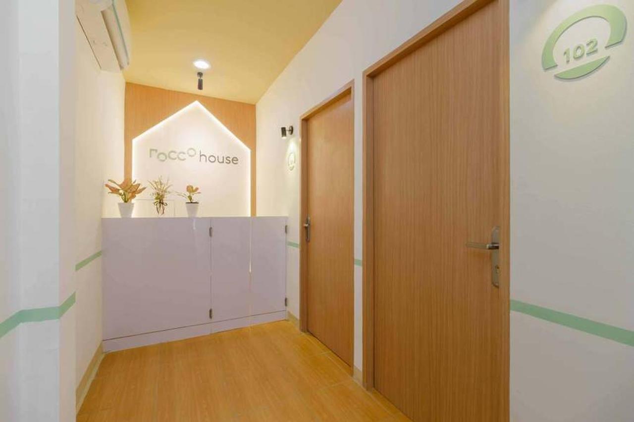 Hotel Reddoorz @ Taman Royal Tangerang Esterno foto